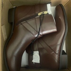 New in box short comfortable boots
